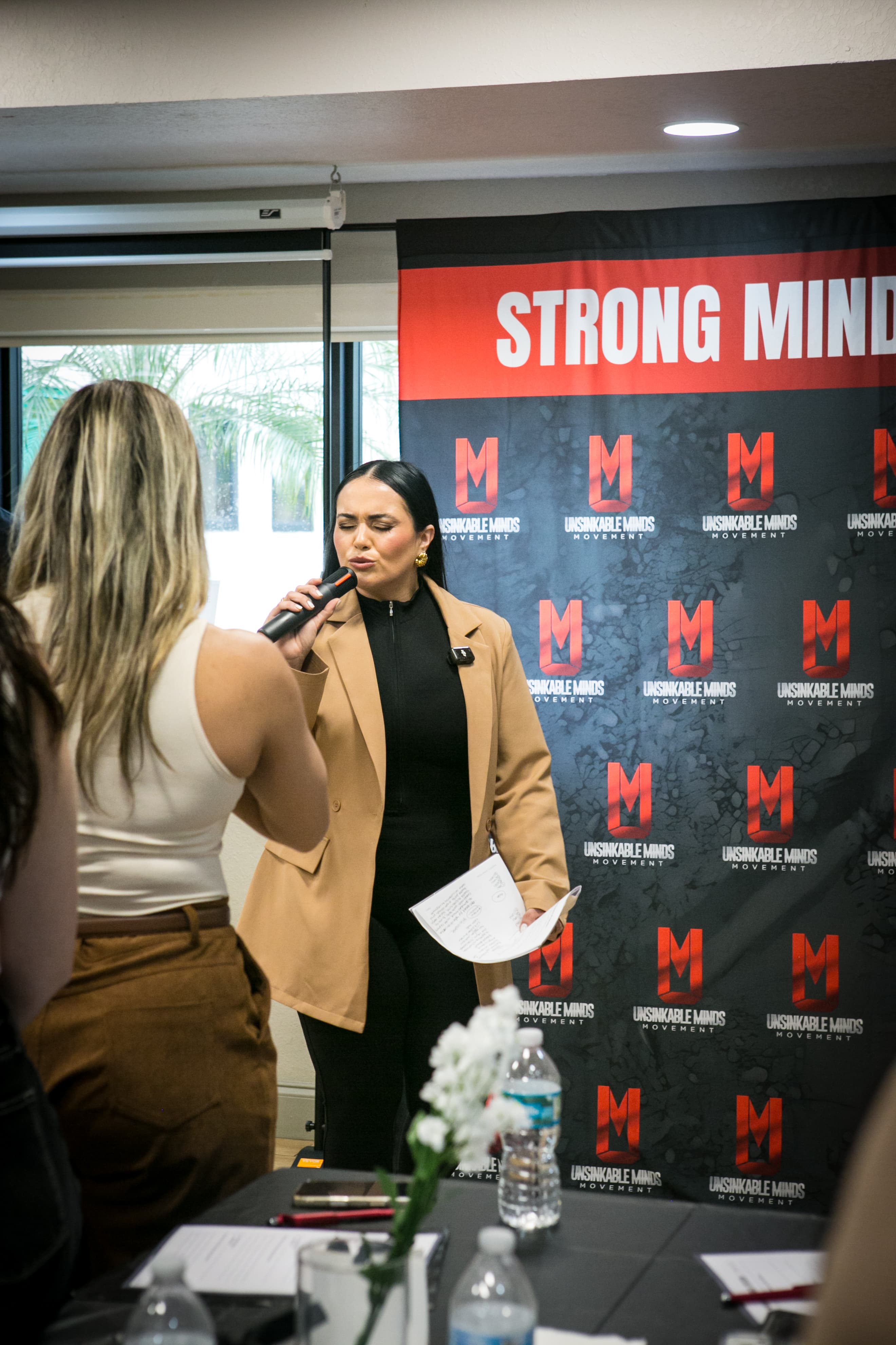 Dr. Gissele speaking at an Unsinkable Minds session